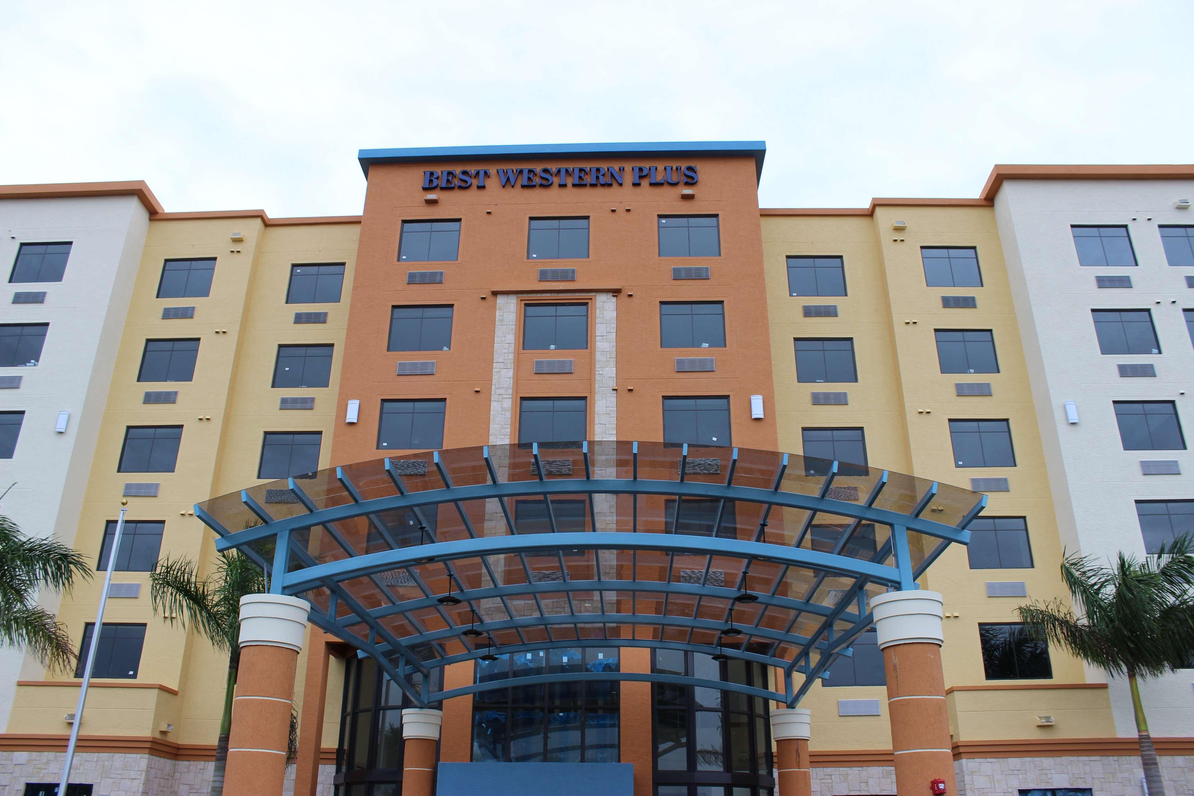 Western Miami Executive Airport And Hotel Country Walk