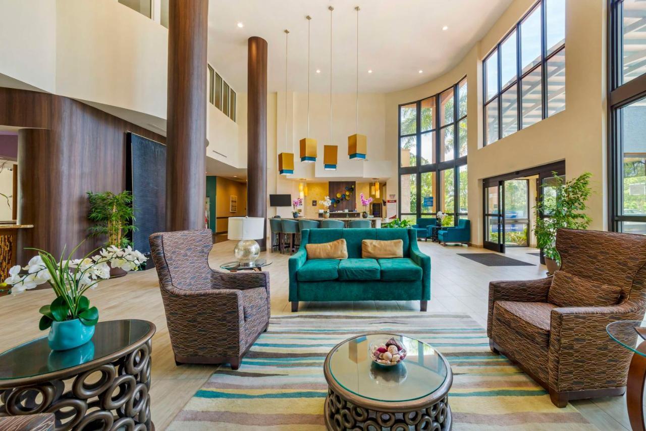 Western Miami Executive Airport And 3* Country Walk