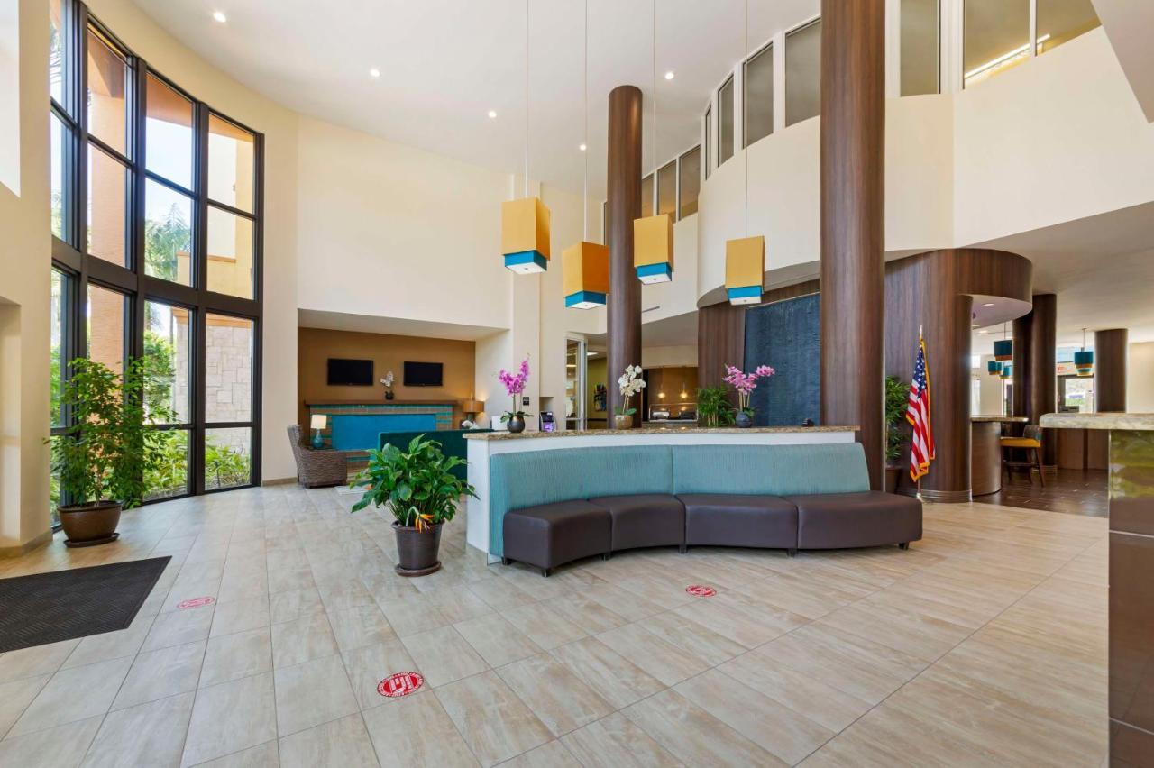 Western Miami Executive Airport And Hotel Country Walk