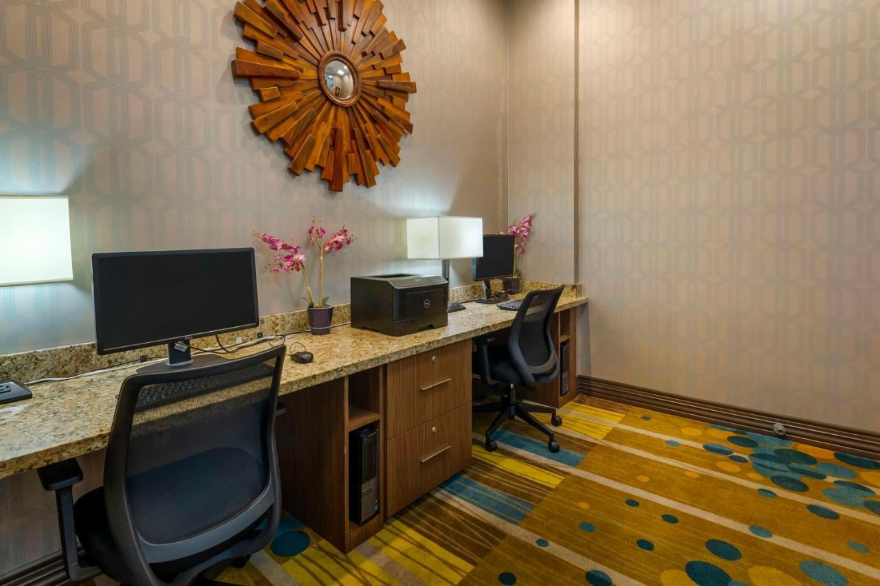 Western Miami Executive Airport And Hotel Country Walk