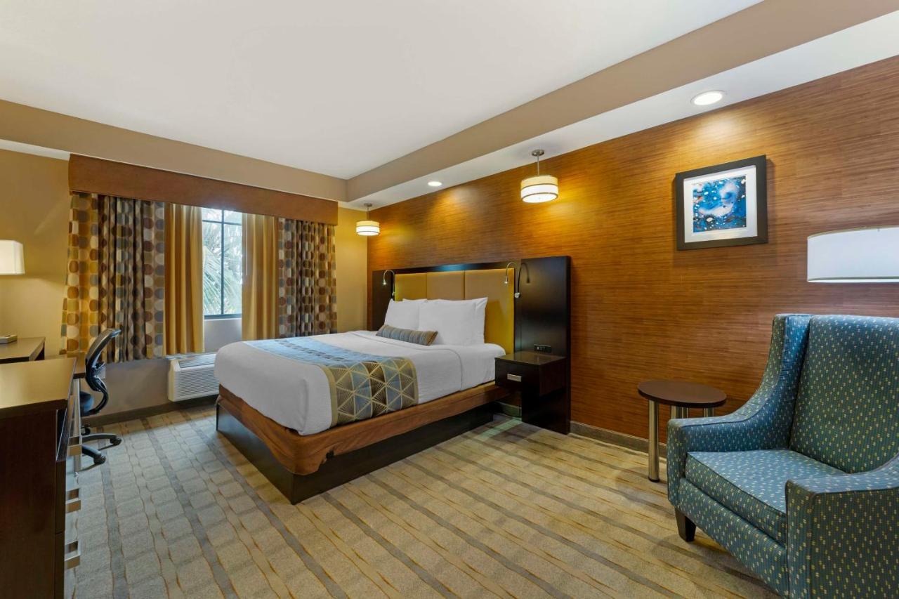 Western Miami Executive Airport And Hotel Country Walk