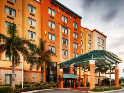 Western Miami Executive Airport And 3* Country Walk