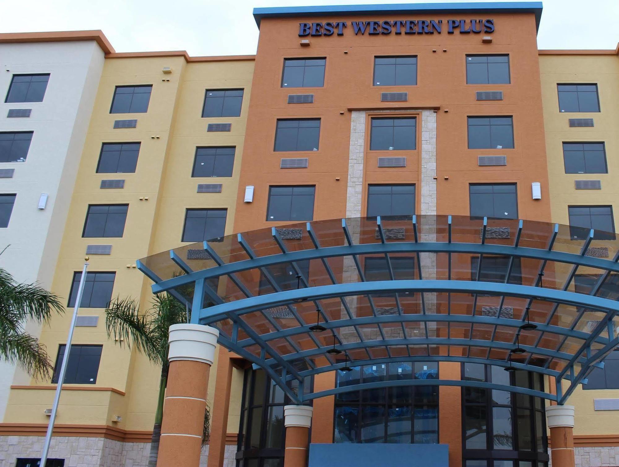 Western Miami Executive Airport And 3* Country Walk