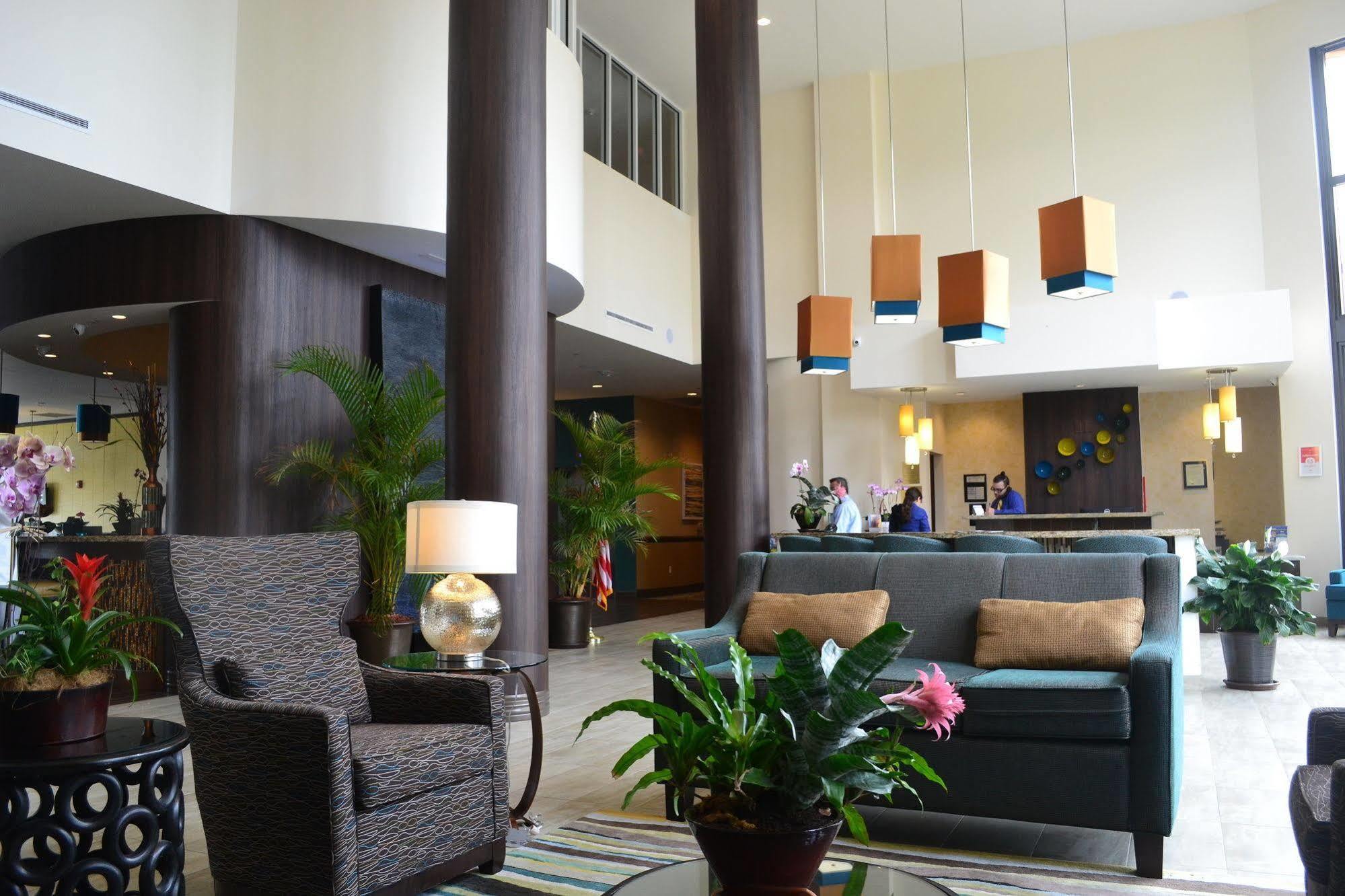 Western Miami Executive Airport And 3* Country Walk
